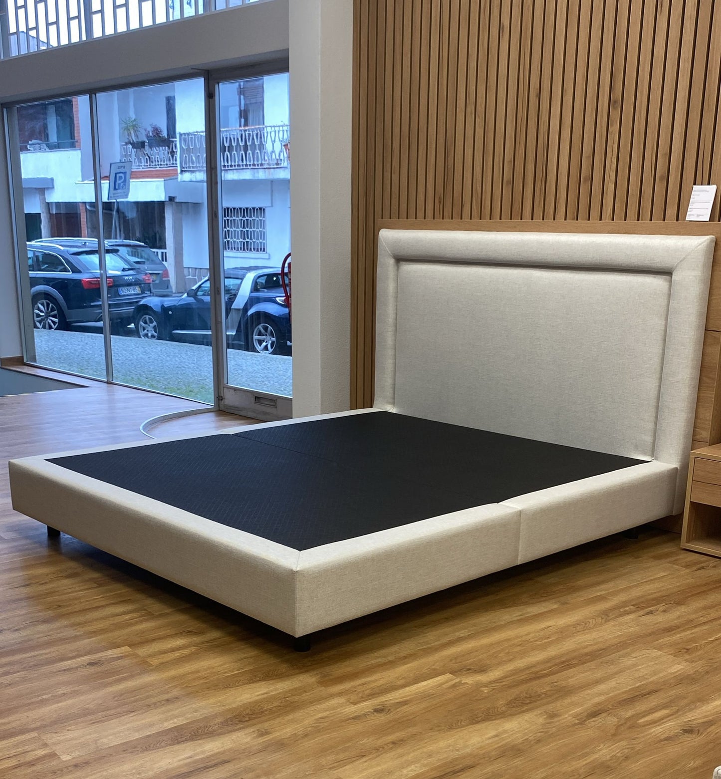 Cama sem Arrumação Moldura